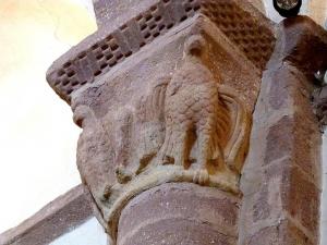 Chapiteau aux aigles de l'église St-Blaise de Claivaux-d'Aveyron